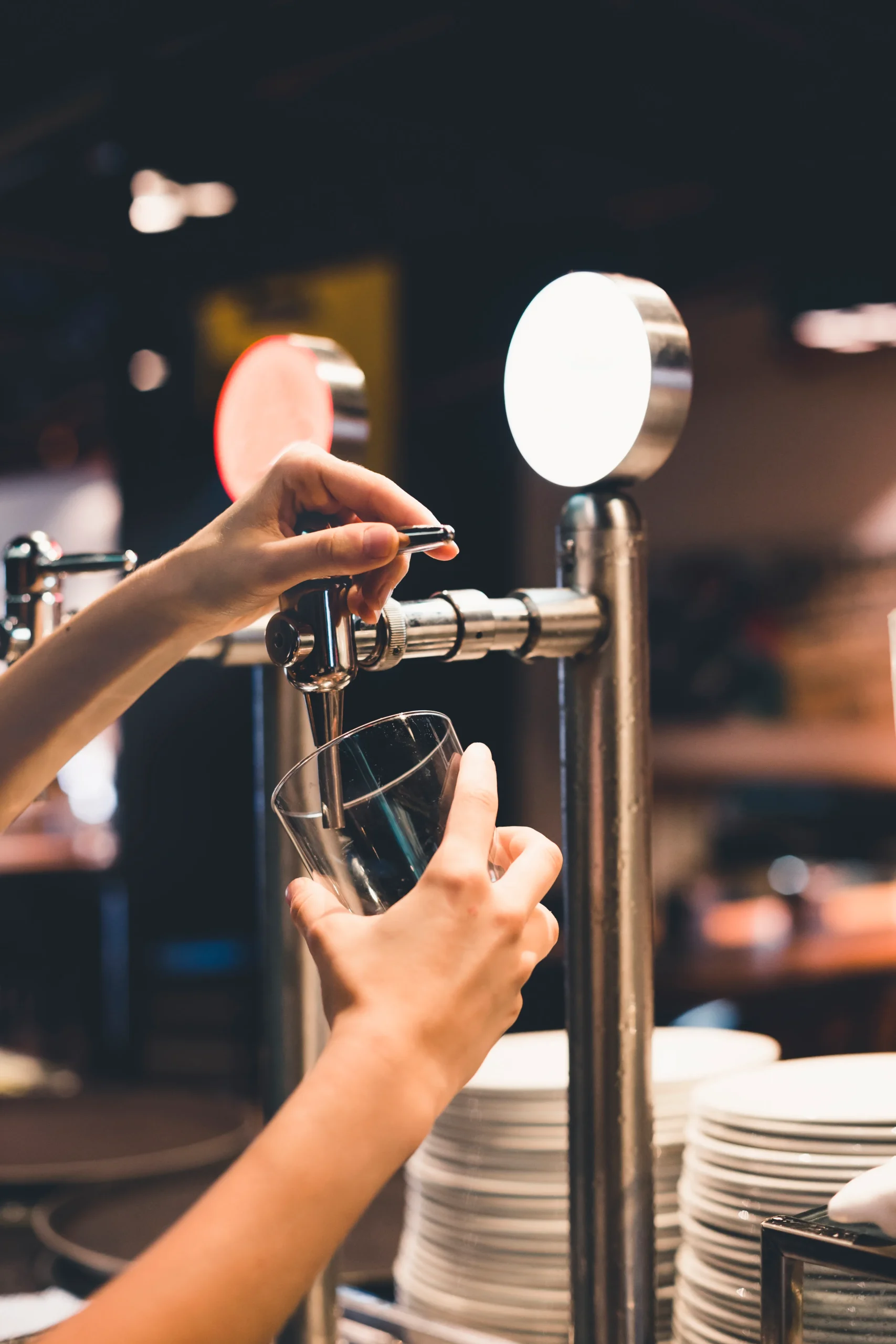 Angebot 83 crop bartender pouring drink scaled